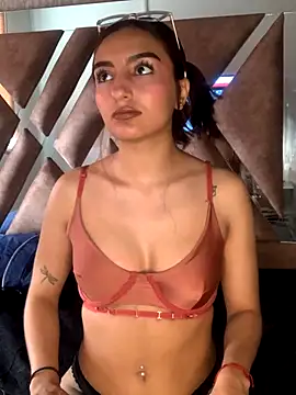 ZoeJohnson Pink online show from 26, 11, 2025