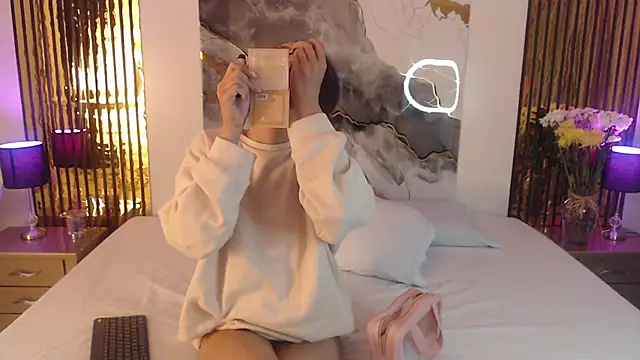 Snapshot of MiticaBrennet_ chatting on 7, 2, 2026 MiticaBrennet online show from 7, 2, 2026