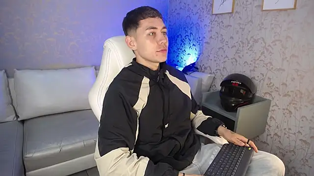 LoganFoster  online show from 6, 1, 2026