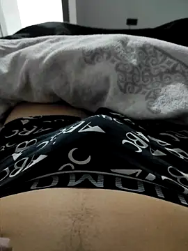 Snapshot of ParejaOcultaXX chatting on 27, 11, 2025 ParejaOcultaXX online show from 27, 11, 2025