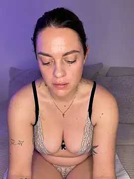 laraslittlesecrett online show from 3, 2, 2026