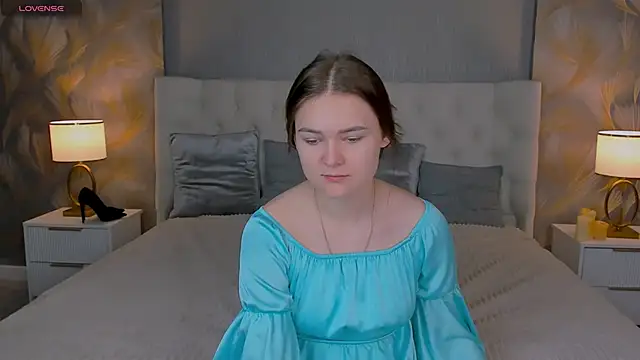 GLORIA BLOOM online show from 30, 11, 2025