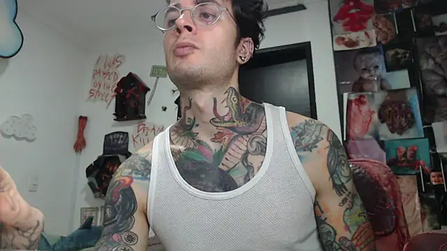 Snapshot of CryBoy13 chatting on 1, 12, 2025 CryBoy13 online show from 1, 12, 2025