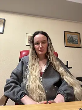 Snapshot of TomilaSi chatting on 26, 11, 2025 TomilaSi online show from 26, 11, 2025