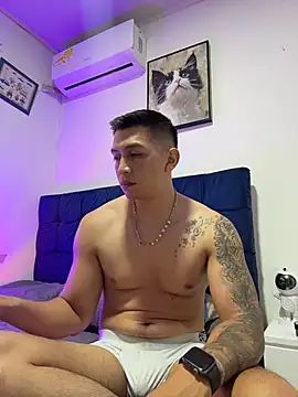 Snapshot of OliverWest04 chatting on 28, 11, 2025 OliverWest04 online show from 28, 11, 2025