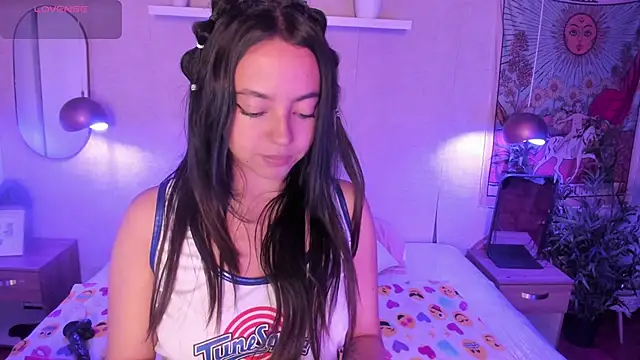 Laraa Rouss  online show from 2, 12, 2025