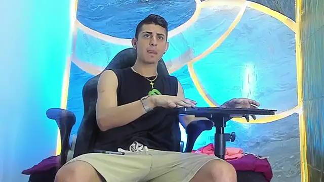 Snapshot of twink_scott_ chatting on 2, 3, 2026 twink scott online show from 2, 3, 2026