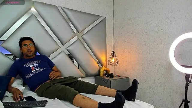 Snapshot of DANIDICK_VC chatting on 26, 11, 2025 DANIDICK VC online show from 26, 11, 2025