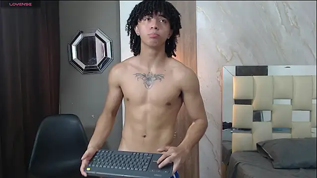 Snapshot of kim_curlyy chatting on 10, 3, 2026 kim curlyy online show from 10, 3, 2026