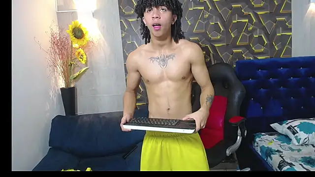 Snapshot of kim_curlyy chatting on 1, 4, 2026 kim curlyy online show from 1, 4, 2026