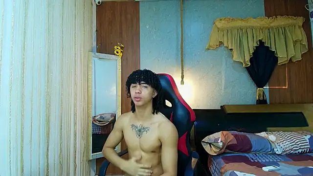 Snapshot of kim_curlyy chatting on 6, 4, 2026 kim curlyy online show from 6, 4, 2026