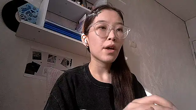 Snapshot of MollyTiger chatting on 29, 11, 2025 MollyTiger online show from 29, 11, 2025