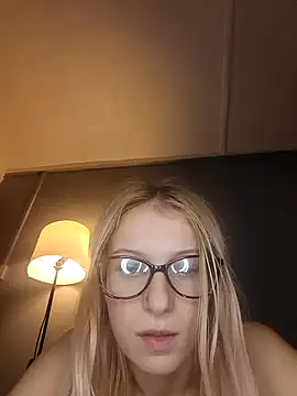 Snapshot of Stargirl247 chatting on 28, 11, 2025 Stargirl247 online show from 28, 11, 2025