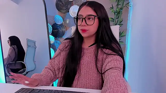 luna cute   online show from 19, 1, 2026