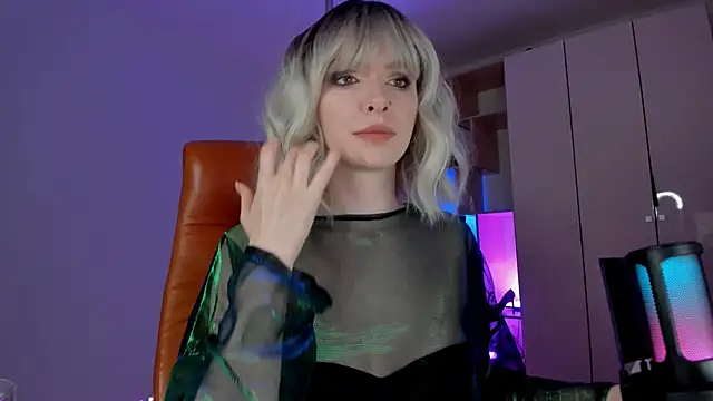 Snapshot of Mistress_Iris chatting on 10, 6, 2026 Mistress Iris online show from 10, 6, 2026