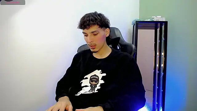 Snapshot of Yankeee_ chatting on 30, 11, 2025 Yankeee online show from 30, 11, 2025