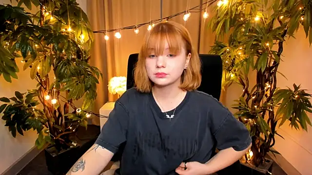 Snapshot of AsiaBritney chatting on 26, 11, 2025 AsiaBritney online show from 26, 11, 2025