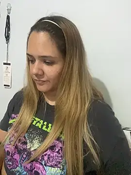 LoreinnFox online show from 6, 4, 2026