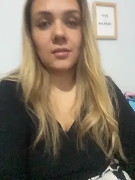 LoreinnFox online show from 11, 4, 2026