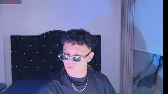 Snapshot of thian_blakee chatting on 30, 11, 2025 thian blakee online show from 30, 11, 2025