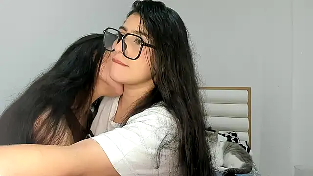 Snapshot of ROUS_SWEET_ chatting on 5, 4, 2026 ROUS SWEET online show from 5, 4, 2026