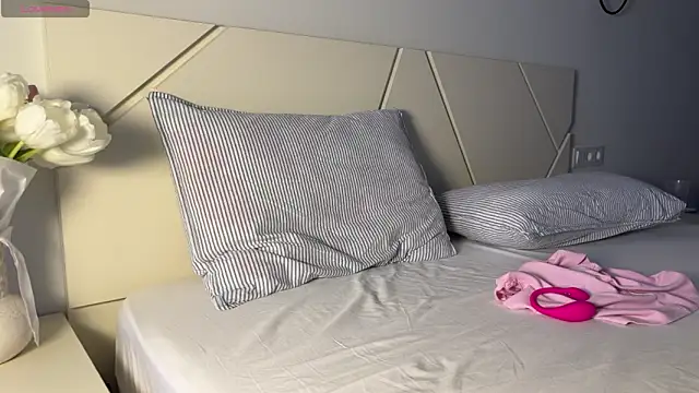 Snapshot of tinyholess chatting on 19, 2, 2026 tinyholess online show from 19, 2, 2026