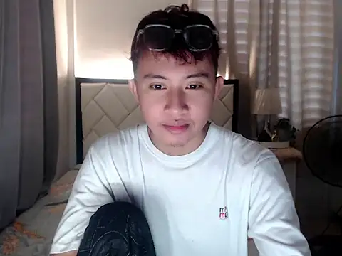 asiantwink0000 online show from 11, 2, 2026