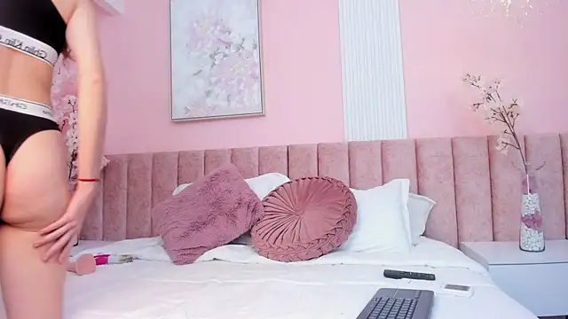 SashaBlake  online show from 4, 12, 2025