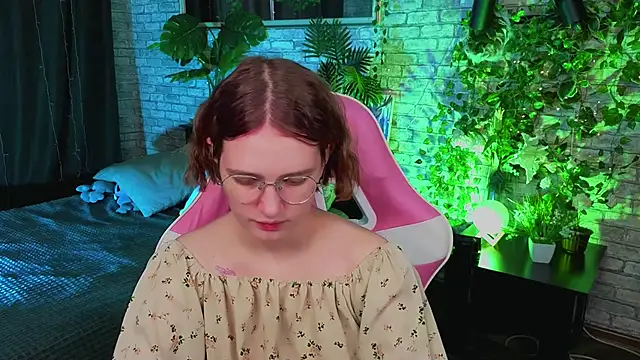 Mia Mooore online show from 20, 2, 2026