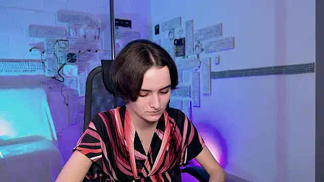 KateWillows online show from 3, 12, 2025