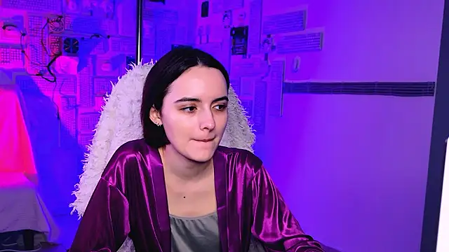 KateWillows online show from 6, 2, 2026