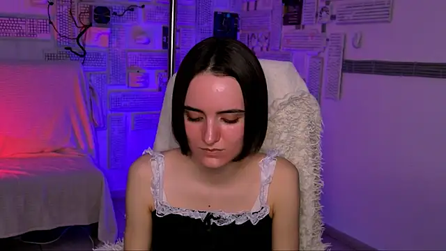 KateWillows online show from 8, 4, 2026