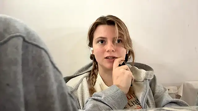 AlanaPostell online show from 3, 12, 2025