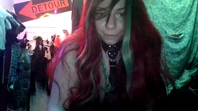 Snapshot of spunfoxxx chatting on 19, 12, 2025 spunfoxxx online show from 19, 12, 2025