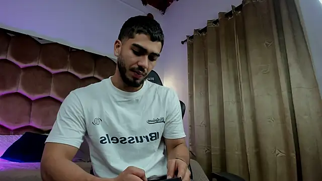 Franco banderas online show from 17, 2, 2026