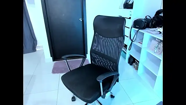 Snapshot of cristina697 chatting on 3, 12, 2025 cristina697 online show from 3, 12, 2025