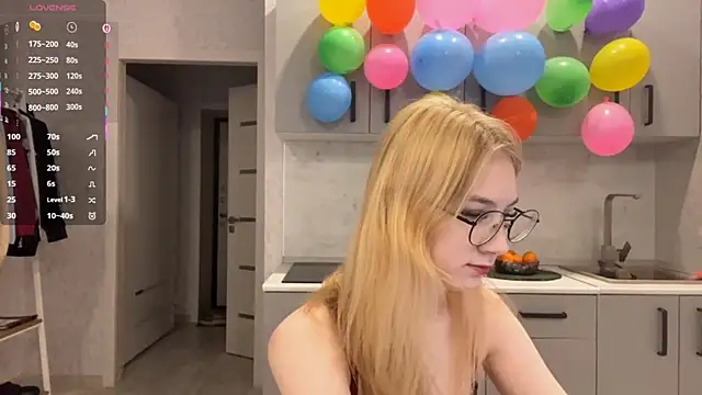 Snapshot of MargyDejong chatting on 5, 4, 2026 MargyDejong online show from 5, 4, 2026