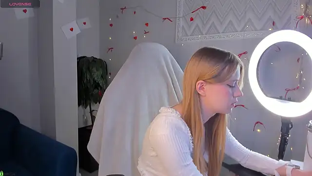 Snapshot of Victori_Fox chatting on 24, 4, 2026 Victori Fox online show from 24, 4, 2026