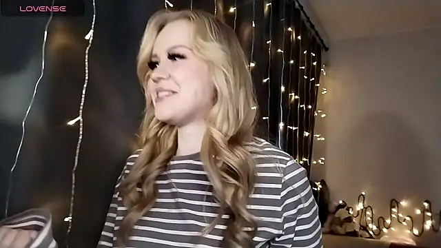 LunaPeony online show from 16, 12, 2025