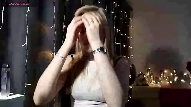 LunaPeony online show from 19, 12, 2025