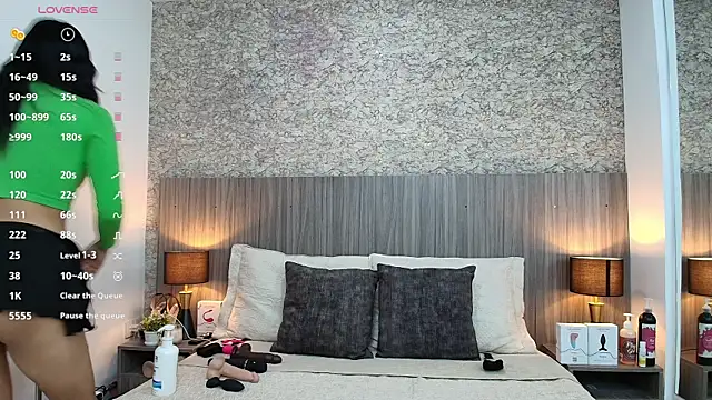 nicol alvarez online show from 18, 4, 2026