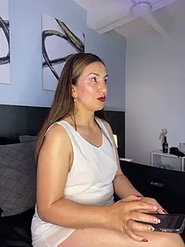 ViennaMilf online show from 8, 2, 2026