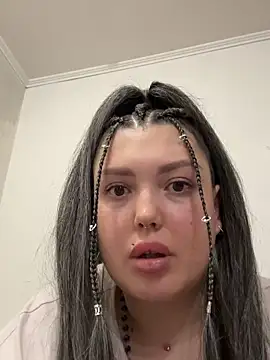 Snapshot of AmazingVi chatting on 2, 12, 2025 AmazingVi online show from 2, 12, 2025