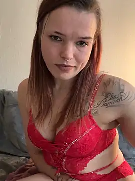 Snapshot of LoreenKinky chatting on 3, 12, 2025 LoreenKinky online show from 3, 12, 2025