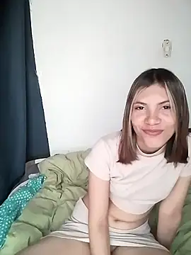 Snapshot of Sweetprouble_17 chatting on 16, 12, 2025 Sweetprouble 17 online show from 16, 12, 2025