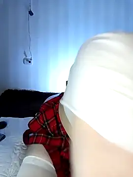 Snapshot of Usagi-- chatting on 4, 12, 2025 Usagi-- online show from 4, 12, 2025