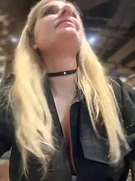 Snapshot of Betsy chatting on 18, 12, 2024 Betsy online show from 18, 12, 2024