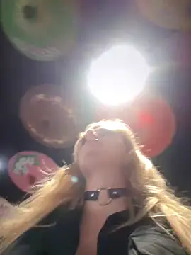 Snapshot of Betsy chatting on 21, 12, 2024 Betsy online show from 21, 12, 2024