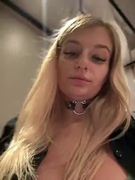 Snapshot of Betsy chatting on 4, 1, 2025 Betsy online show from 4, 1, 2025