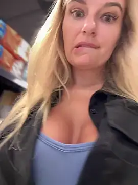 Snapshot of Betsy chatting on 17, 2, 2025 Betsy online show from 17, 2, 2025